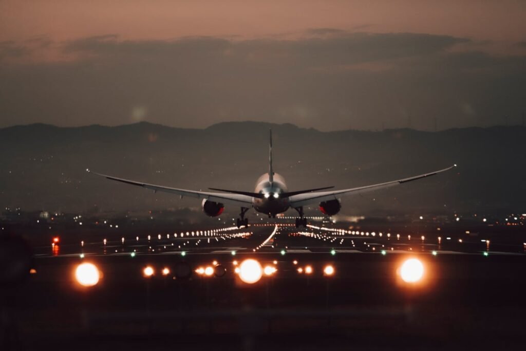 International Travel Tips 2025 – Booking, Apps, Warnings & More