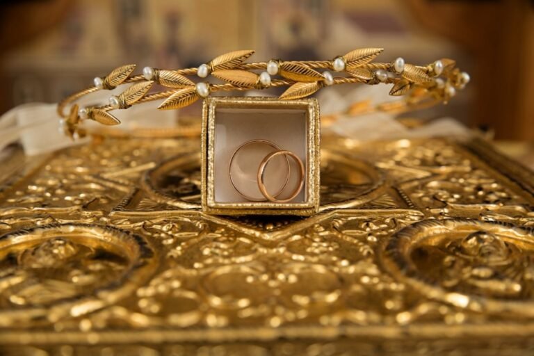 Complete Jewellery Guide : Making, Shops, Styles & UK Trends