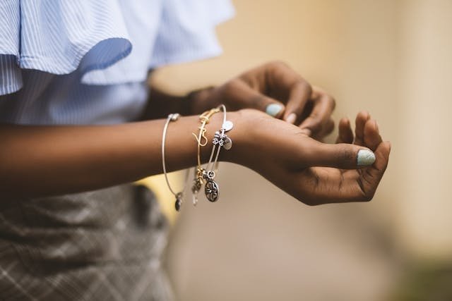 Complete Jewellery Guide : Making, Shops, Styles & UK Trends