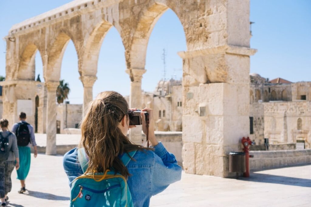 Cozy & Alternative Travel UK 2025 | Eco Holidays, Foodie Escapes.